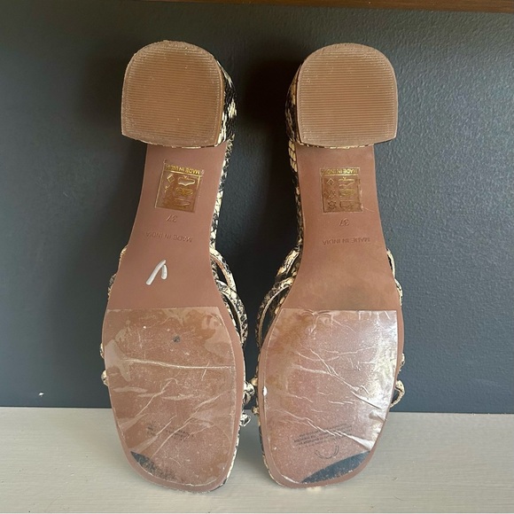 Free People Black and Cream Snakeskin Heels size 6.5 - Picture 3 of 4